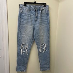 Woman American Eagle Distressed Blue Mom Jeans Size 6